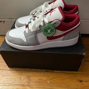 Air Jordan 1 Low SE Lt Smokey Grey/ Gym Red-White